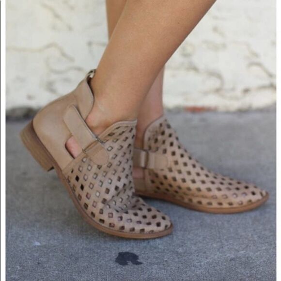 Anthropologie Musse & Cloud Calia Leather Perforated Booties Size 8 - Picture 2 of 13
